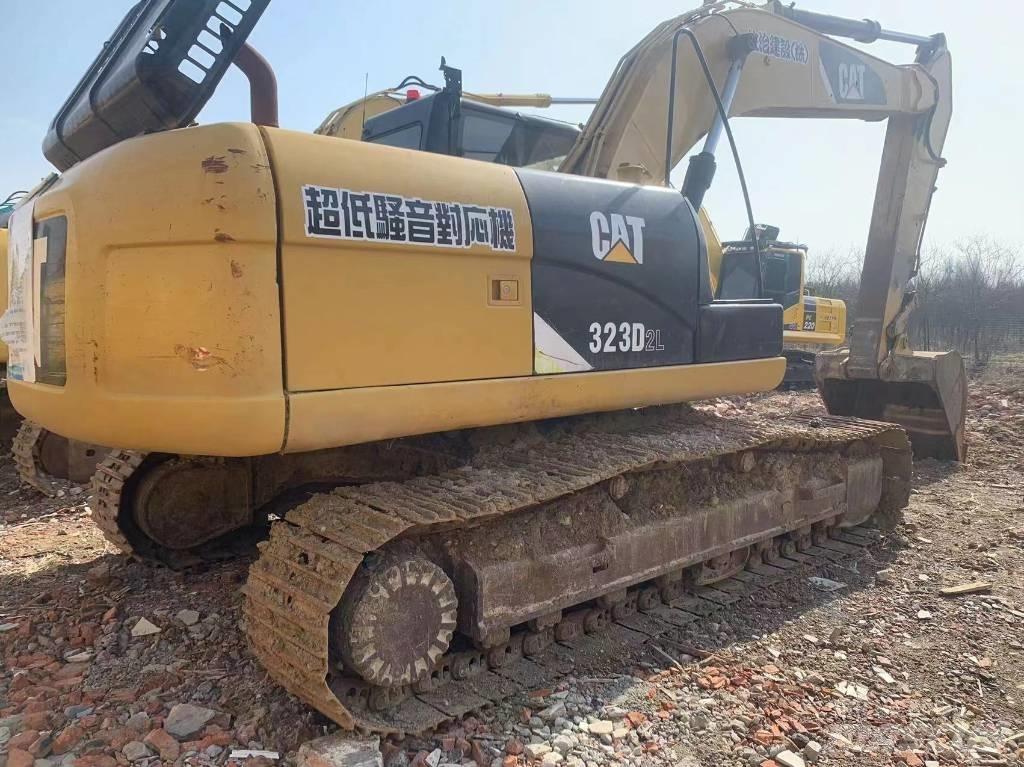 CAT 323D2 Pásové rýpadlá