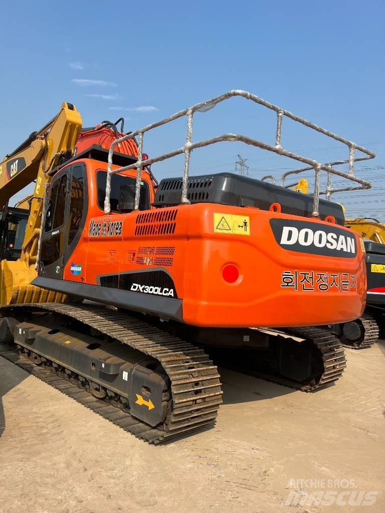 Doosan DX300 Kolesové rýpadlá