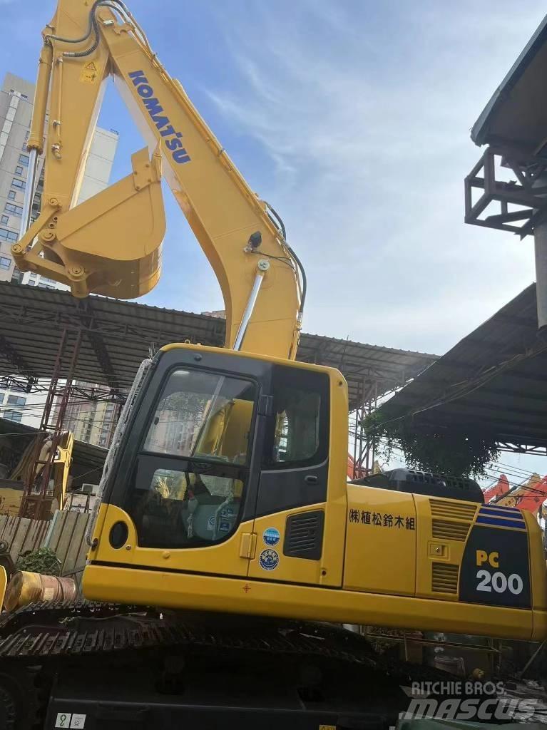 Komatsu PC 200-8 Pásové rýpadlá