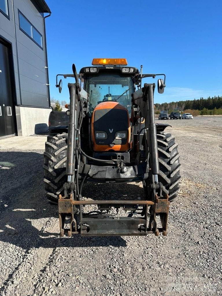 Valtra N101 Traktory