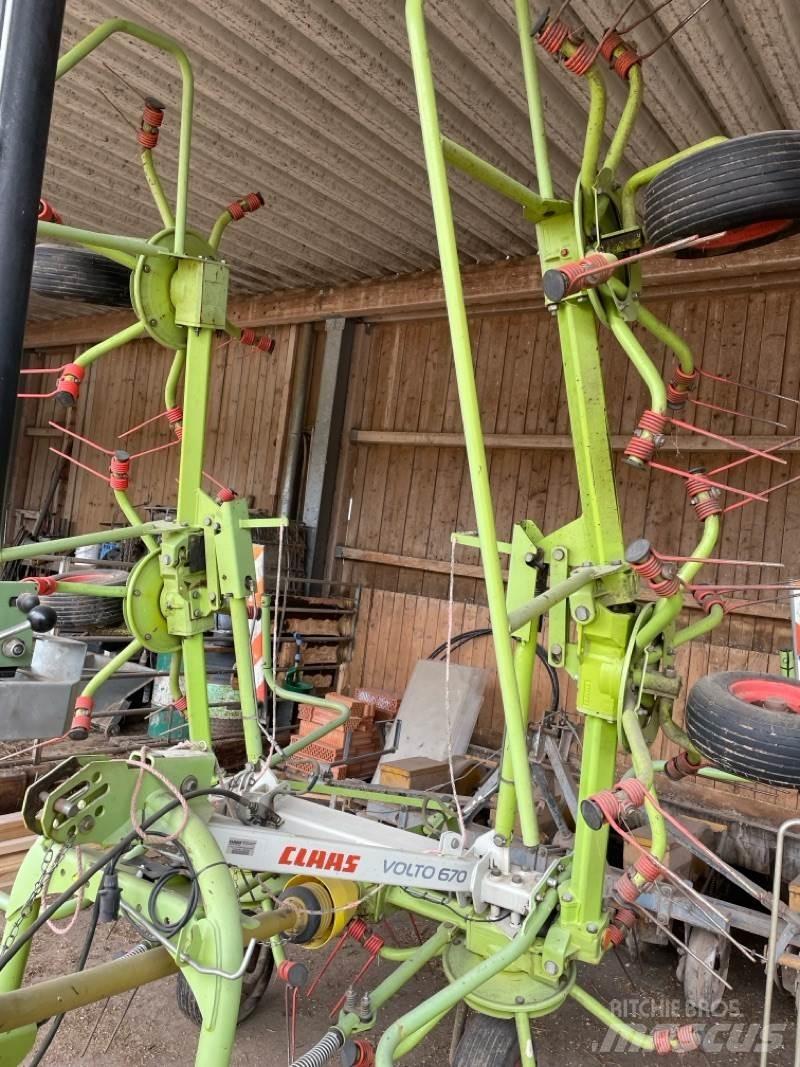 CLAAS Volto 670 Obracače a zhrabovače sena