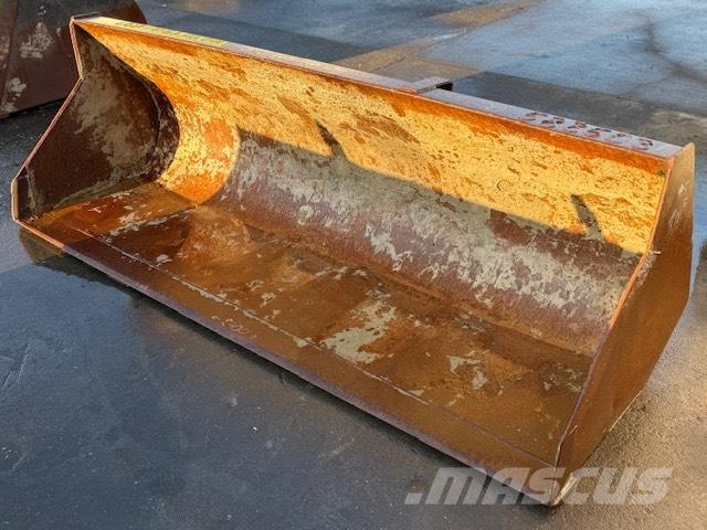 Manitou USED BUCKET Lopaty