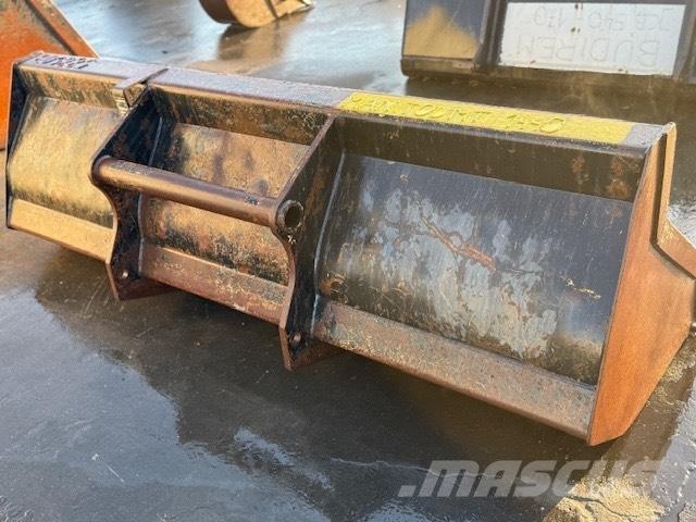Manitou USED BUCKET Lopaty