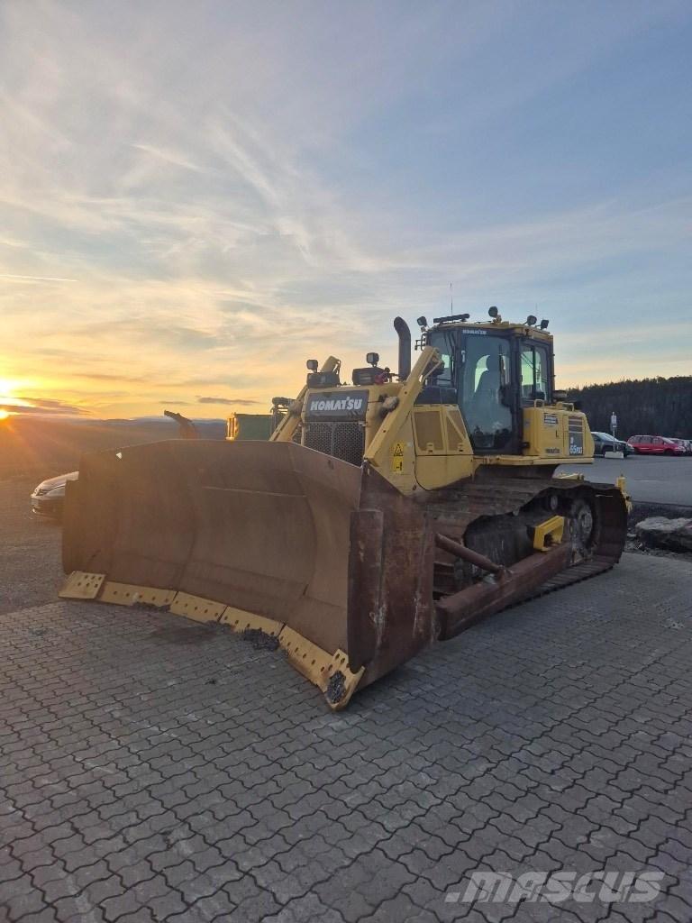 Komatsu D65 pxi Pásové dozéry