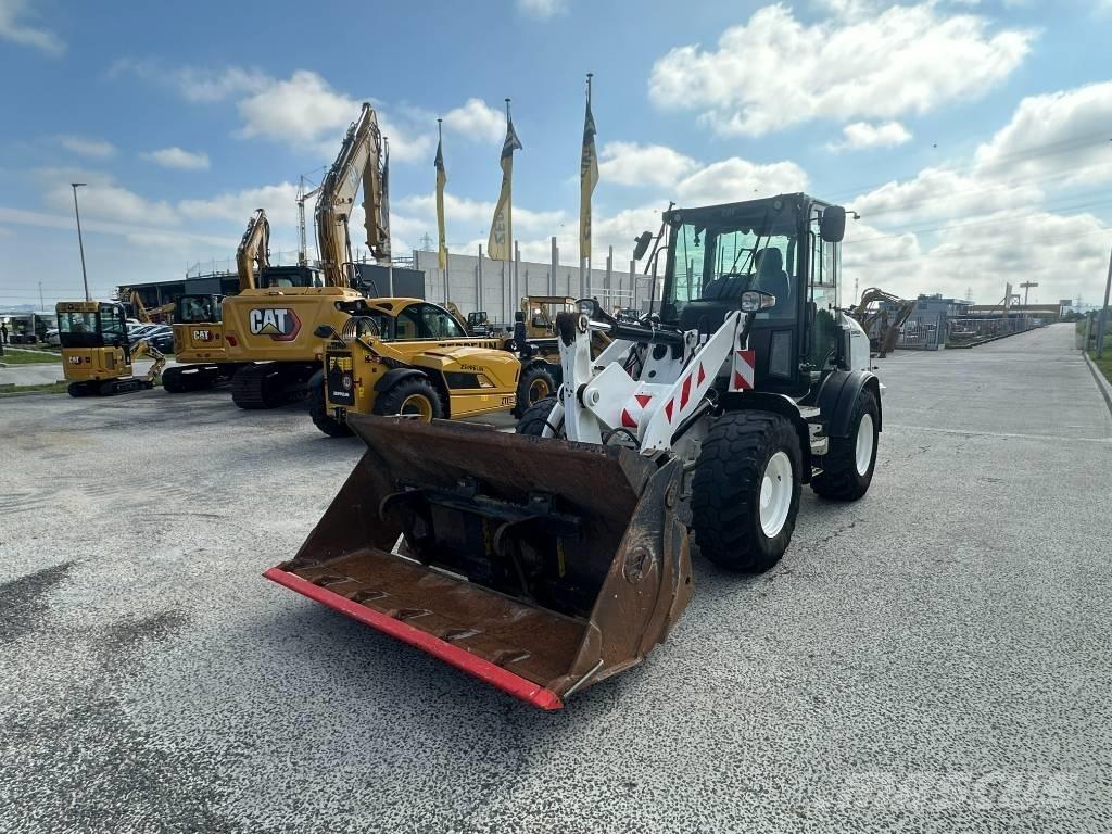 CAT 908 M Kolesové nakladače