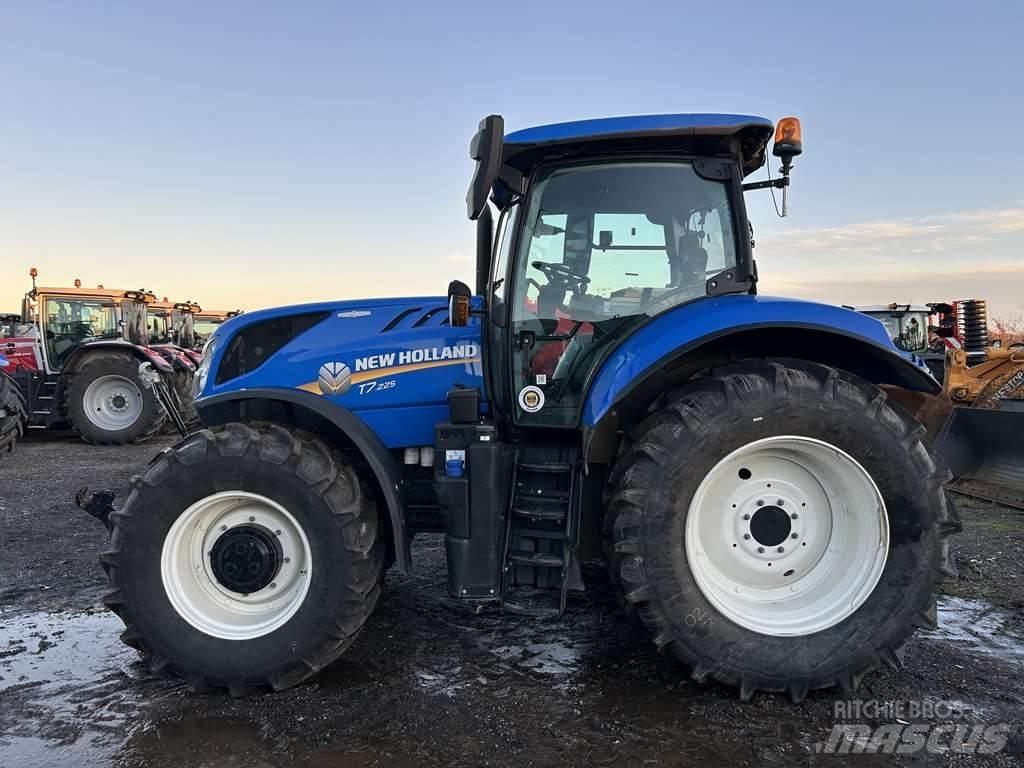 New Holland T7.225 Traktory