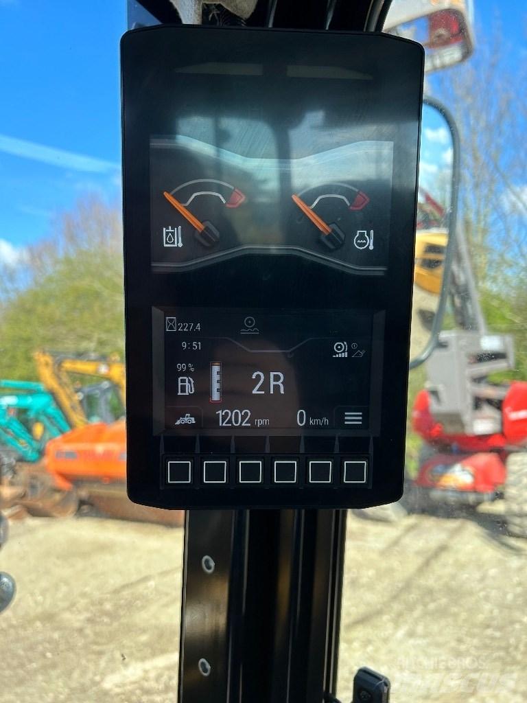 CAT 906 Kolesové nakladače