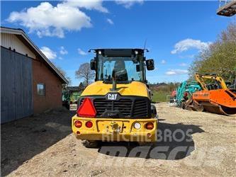 CAT 906 Kolesové nakladače