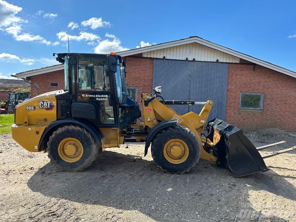 CAT 906 Kolesové nakladače
