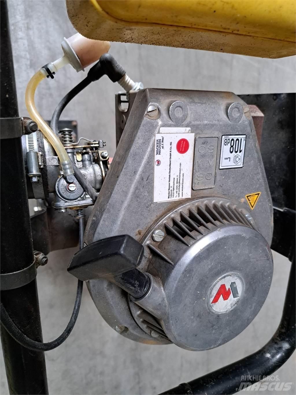 Wacker Neuson BS30 Vibračné zhutňovače