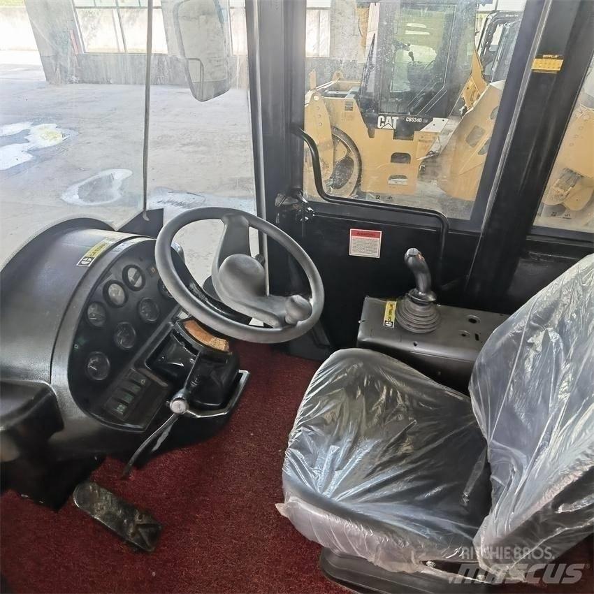 CAT 966H Kolesové nakladače