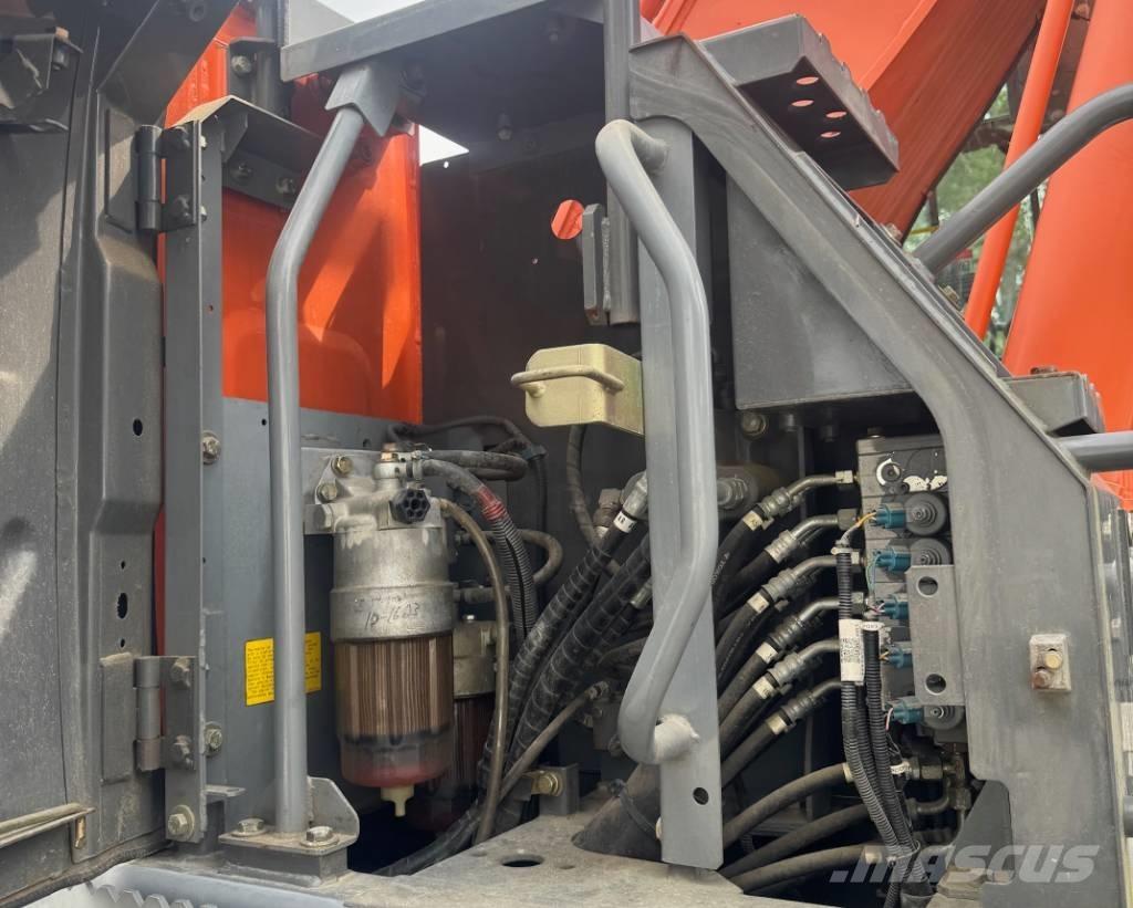 Hitachi ZX 220 W-3 Kolesové rýpadlá