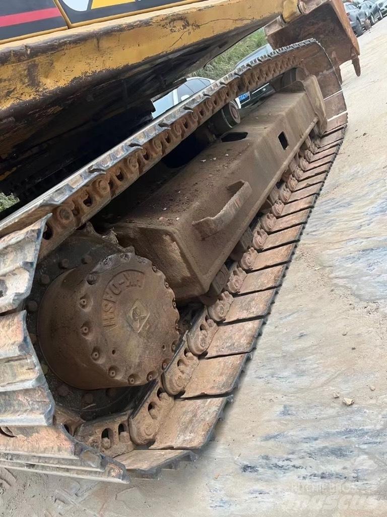 CAT 313 D Pásové rýpadlá