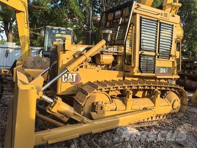 CAT D 6 D Pásové dozéry