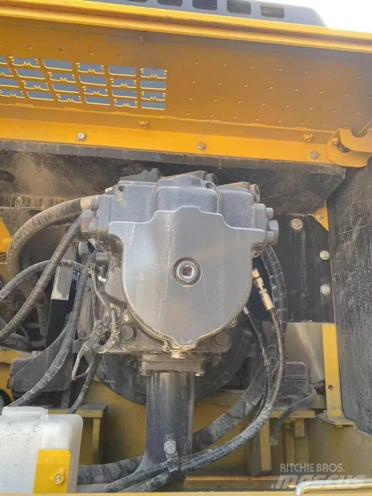 Komatsu 450LC-8 Pásové rýpadlá