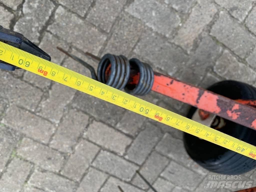 Kuhn 8 Poten Obracače a zhrabovače sena