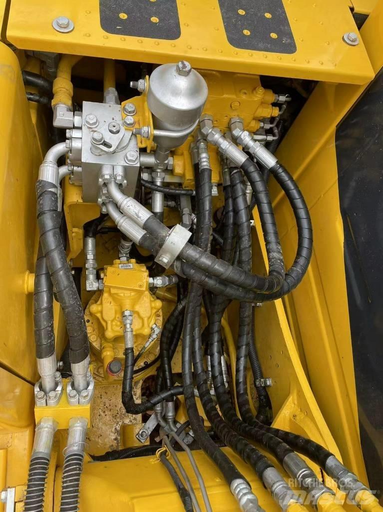 Komatsu 120-8 Pásové rýpadlá
