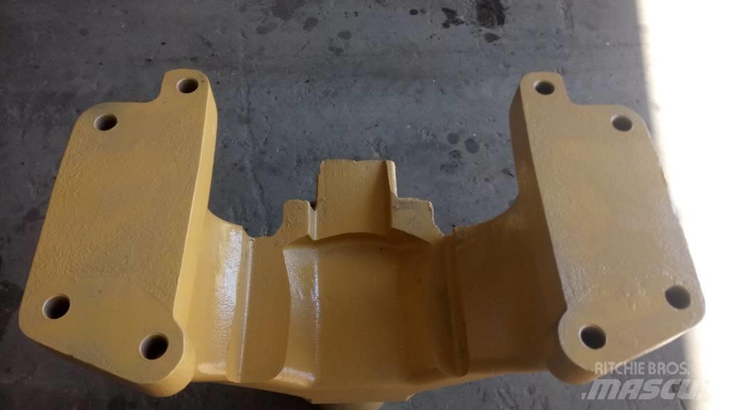 CAT 245 Podvozky a zavesenie kolies
