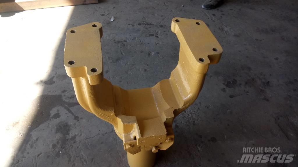 CAT 245 Podvozky a zavesenie kolies