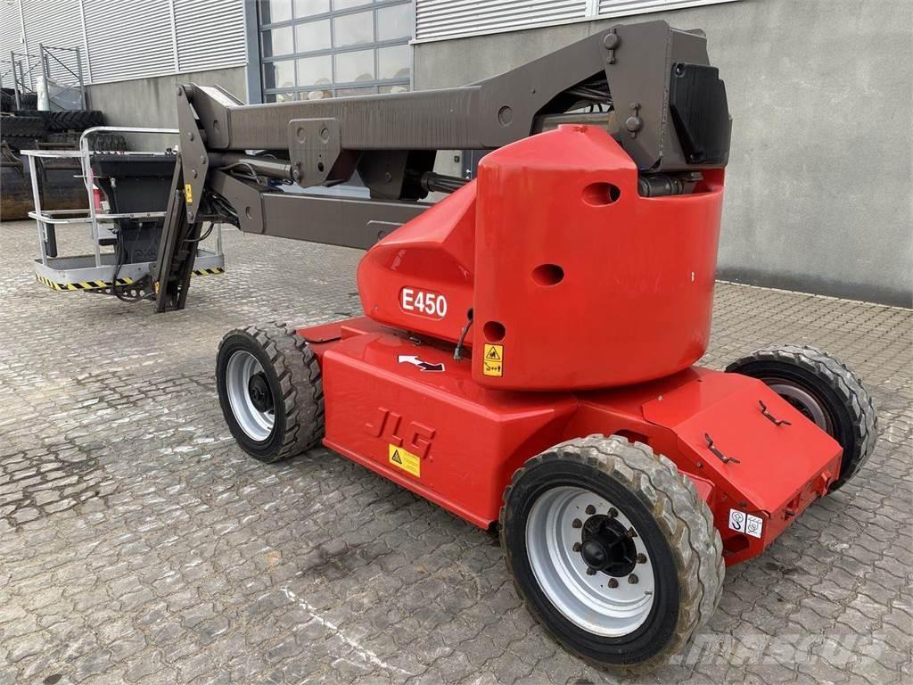 JLG E450AJ Kĺbové plošiny