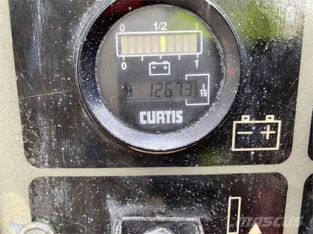 JLG E450AJ Kĺbové plošiny