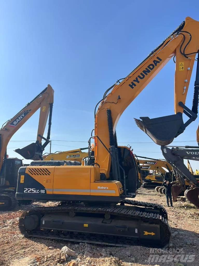 Hyundai 225-9 Pásové rýpadlá