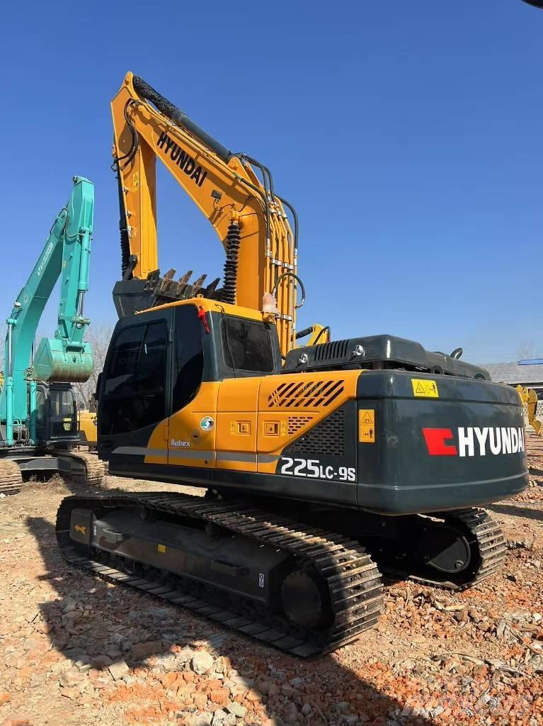 Hyundai 225-9 Pásové rýpadlá