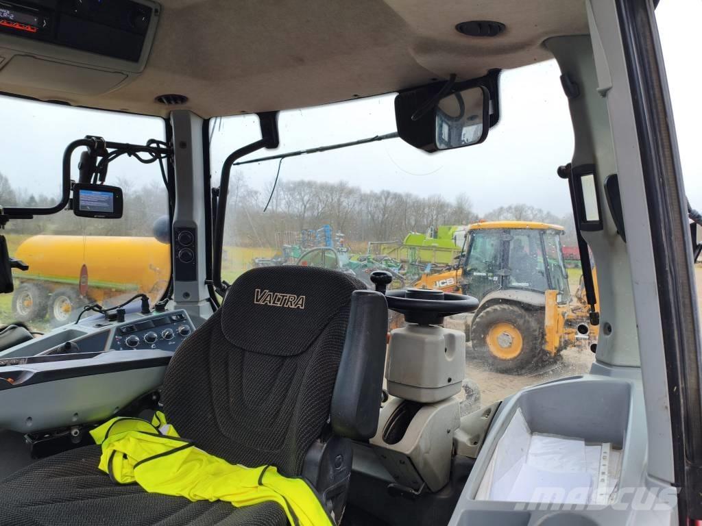 Valtra T 234 V Traktory