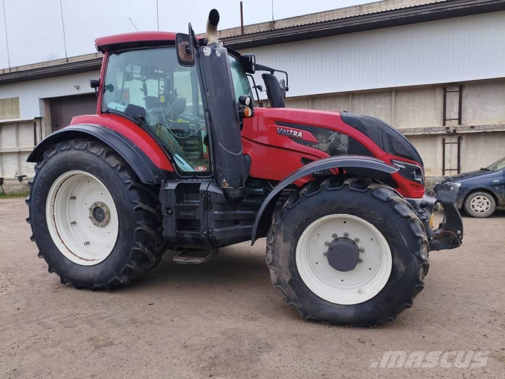 Valtra T 234 V Traktory