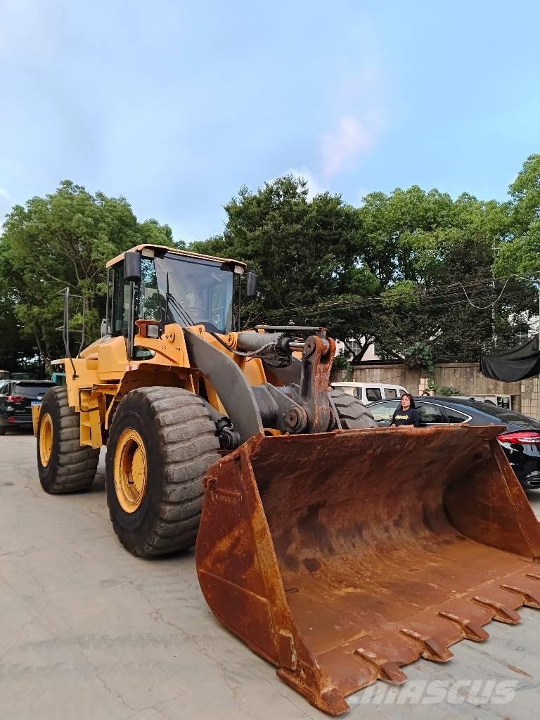 Volvo L 120 Kolesové nakladače