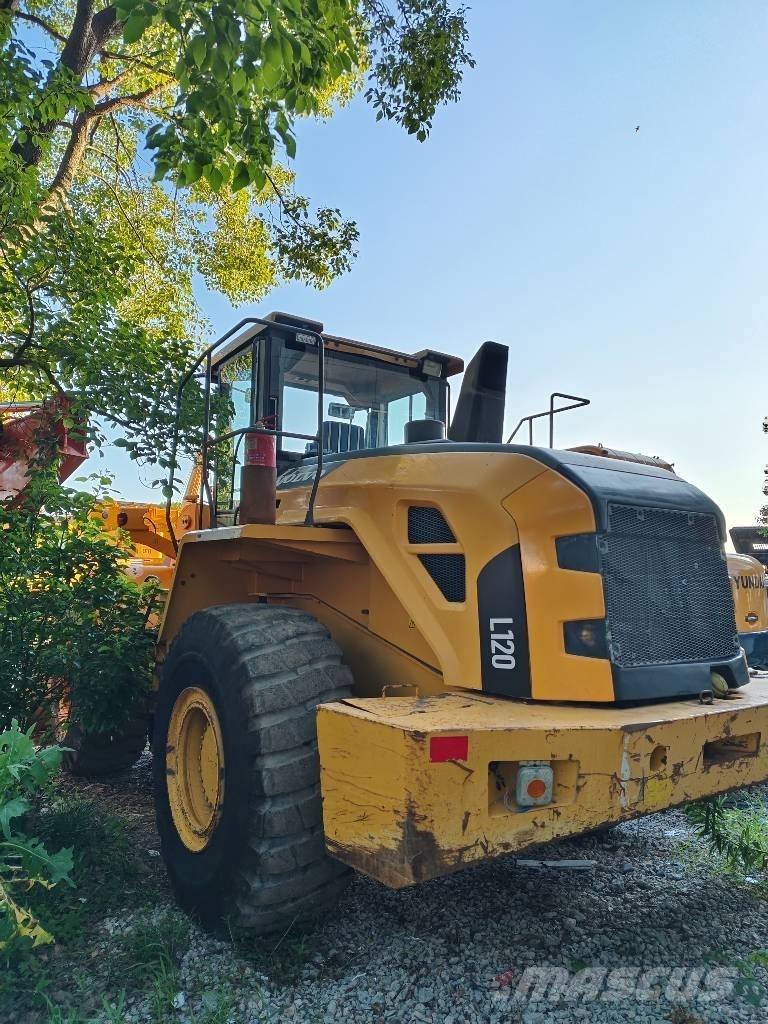 Volvo L 120 Kolesové nakladače