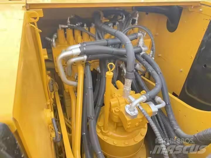 CAT 320 D2 Pásové rýpadlá