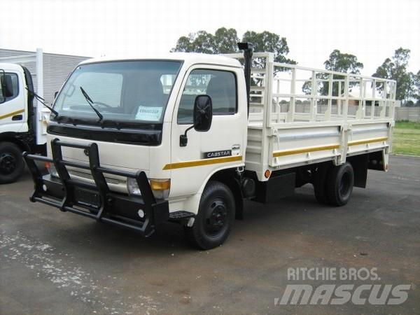 Nissan Cabstar Plošinové nákladné automobily/nákladné automobily so sklápacími bočnicami