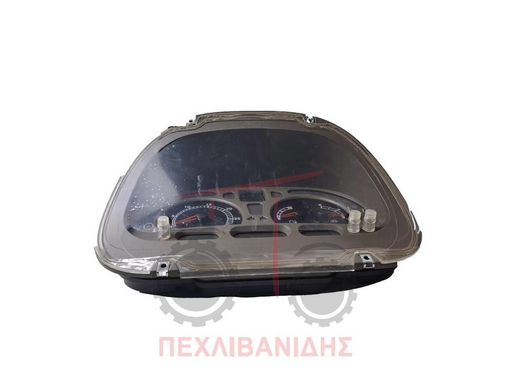 CASE maxxum Kabíny a interiér