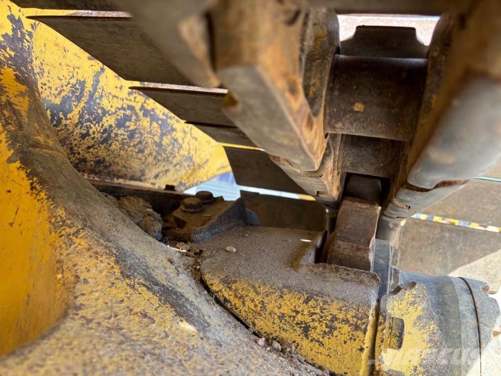 Komatsu D37 PX-23 Pásové dozéry