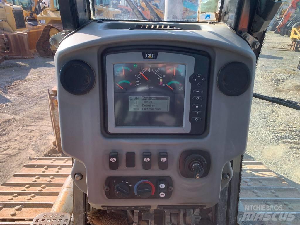 CAT D 6 N Pásové dozéry