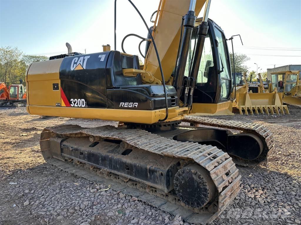 CAT 320DL Pásové rýpadlá