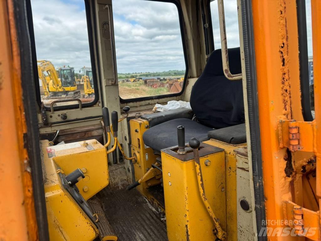 Komatsu D 41 P-3 Pásové dozéry