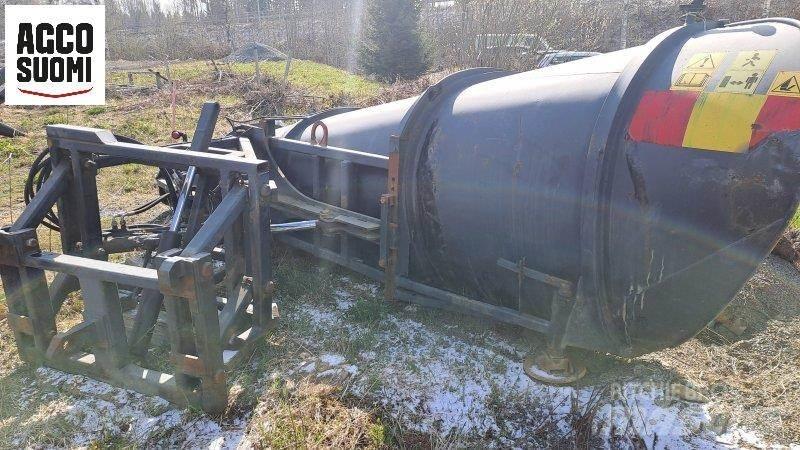 AM ALUEAURA 300 Snežné pluhy, predné snežné radlice