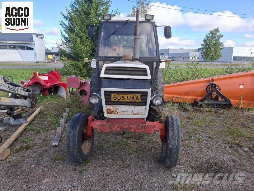 Case IH 1490 Traktory