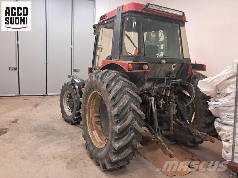 Case IH 885 XL Traktory