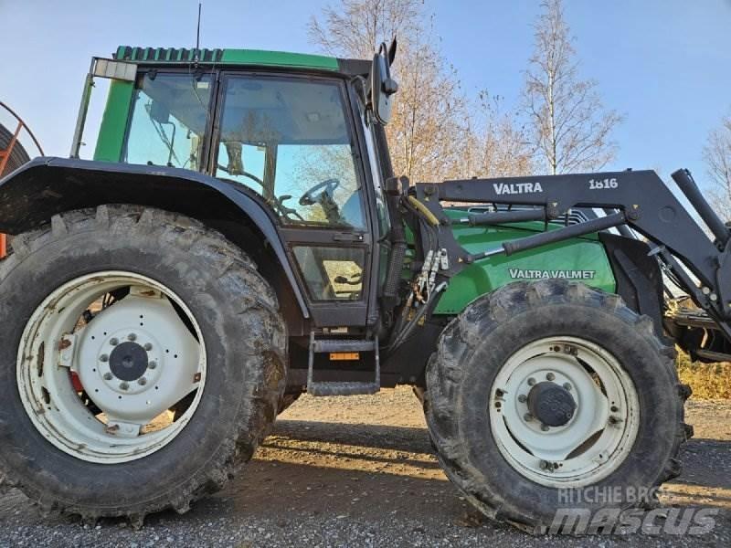 Valtra 6850 HITECH Traktory