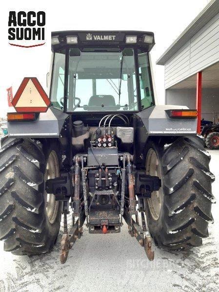 Valtra 8300 Traktory