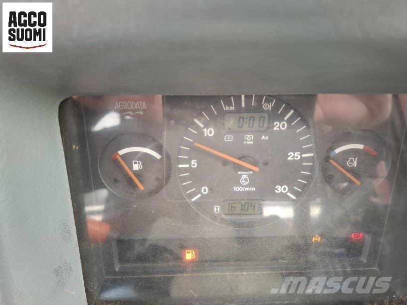 Valtra 8550 HT Traktory