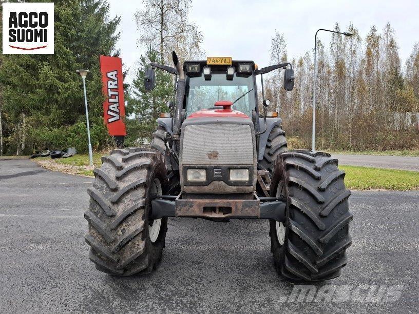 Valtra 8550 HT Traktory