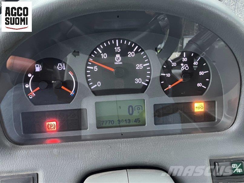 Valtra N121A Traktory