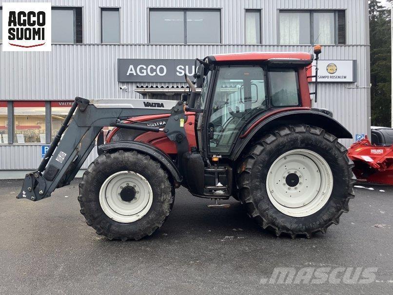 Valtra N121A Traktory