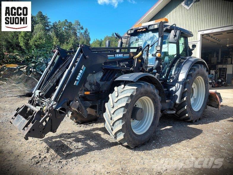 Valtra T213 VERSU Traktory