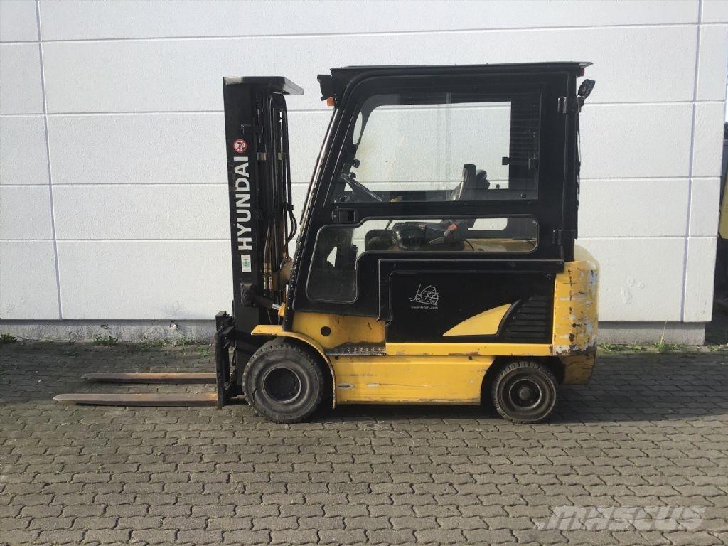 Hyundai 32B-7 Akumulátorové vozíky