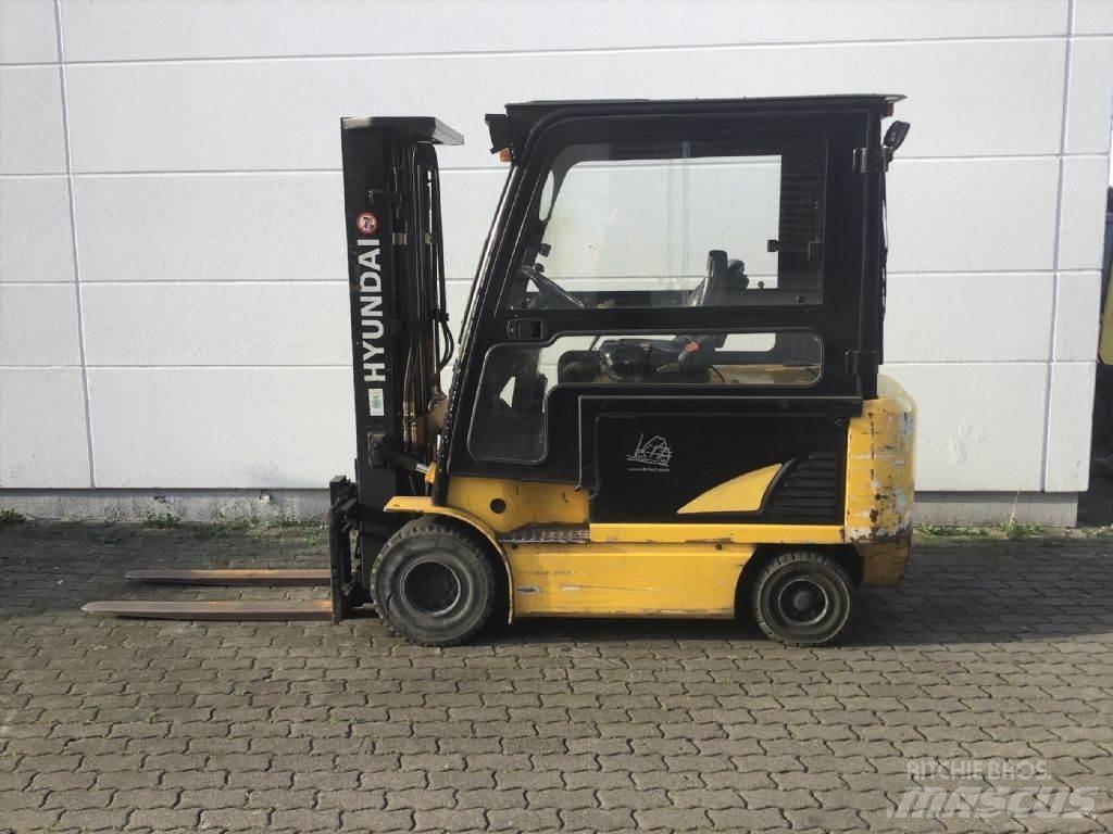 Hyundai 32B-7 Akumulátorové vozíky